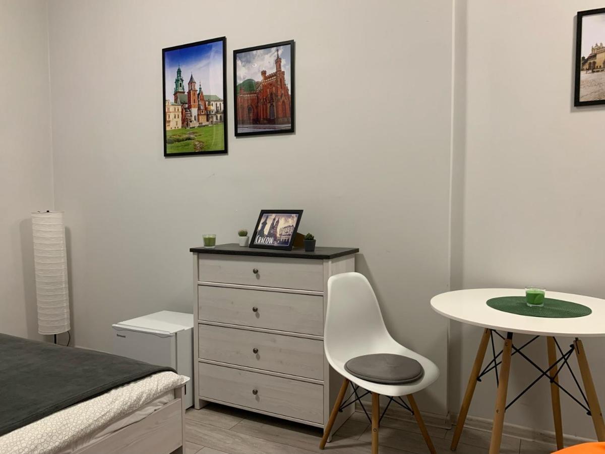 Discover Cracow Aparthostel クラクフ エクステリア 写真