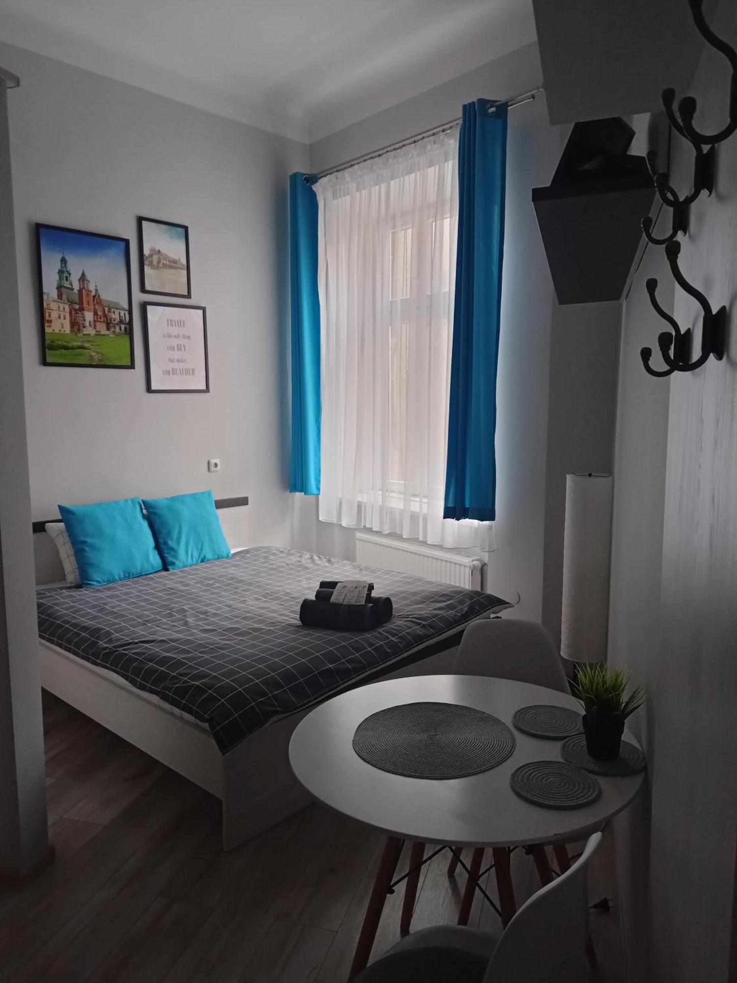 Discover Cracow Aparthostel クラクフ エクステリア 写真